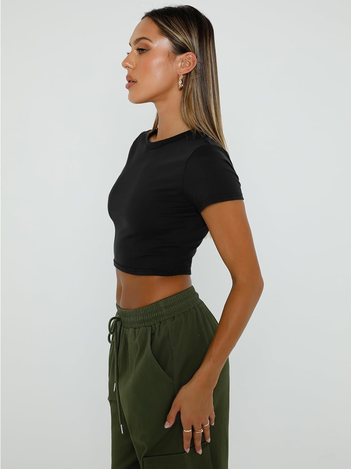 Womens Crop Tops Cute Summer Crew Neck Basic Tees Slim Fit Trendy Short Sleeve T Shirts for Teen Girls 2026